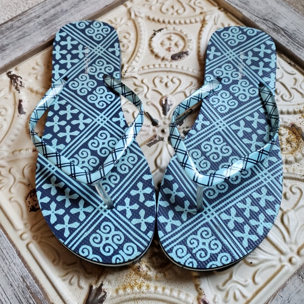 Vera Bradley flip flops - Picture 1 of 5